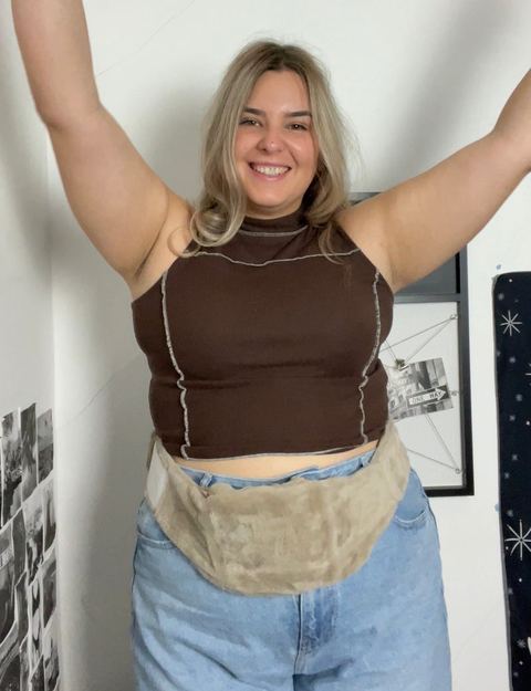לקוחה לובשת את חיבוקי חם